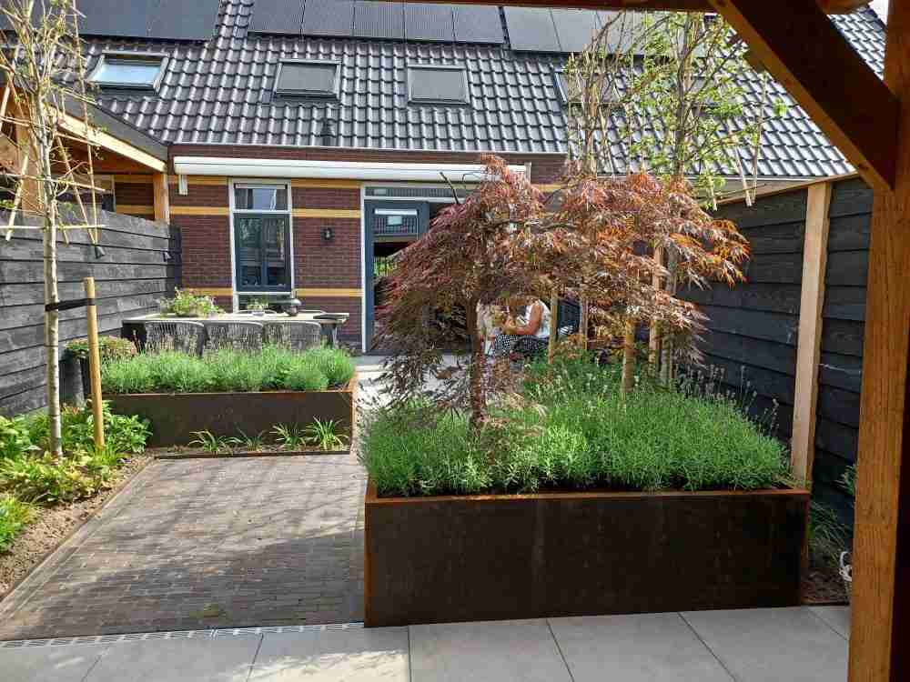 architectuur_kleine tuin_cortenstalen bak
